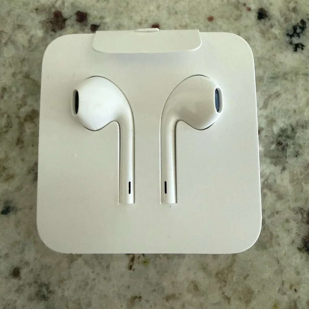 NWOT Apple Wired EarPods with Lightning Connector White Wired Earbuds